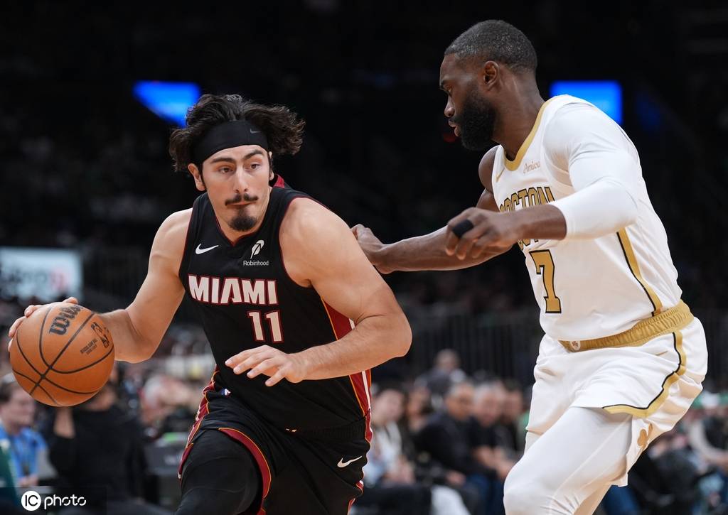 怀特33+5+6韦尔24+14 凯尔特人末节发力扑灭热火