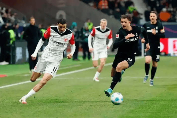 德甲第20轮焦点战：斯图加特VS弗赖堡——欧冠席位争夺的生死局